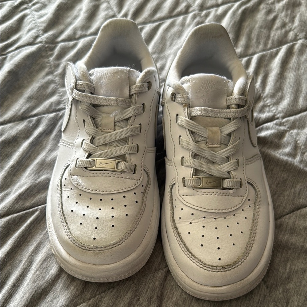 Nike White Sneakers Classic Design